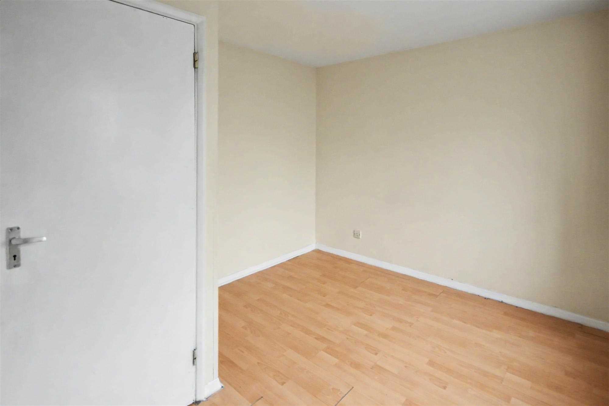 Flat Wellesley Road in Greater London