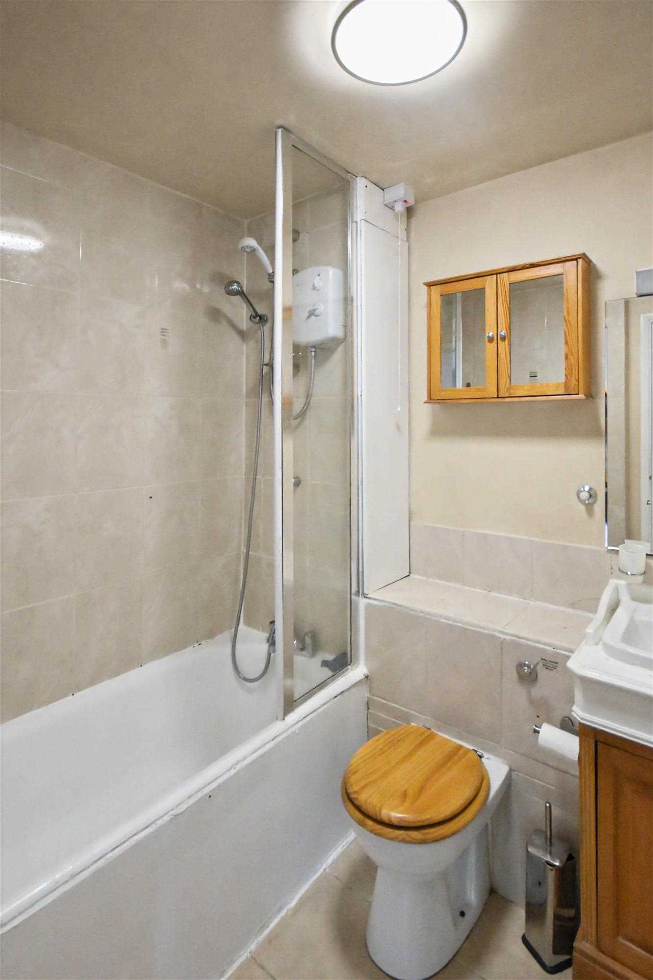 Flat Wellesley Road in Greater London
