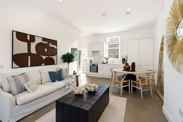 Flat Hetley Road in Greater London