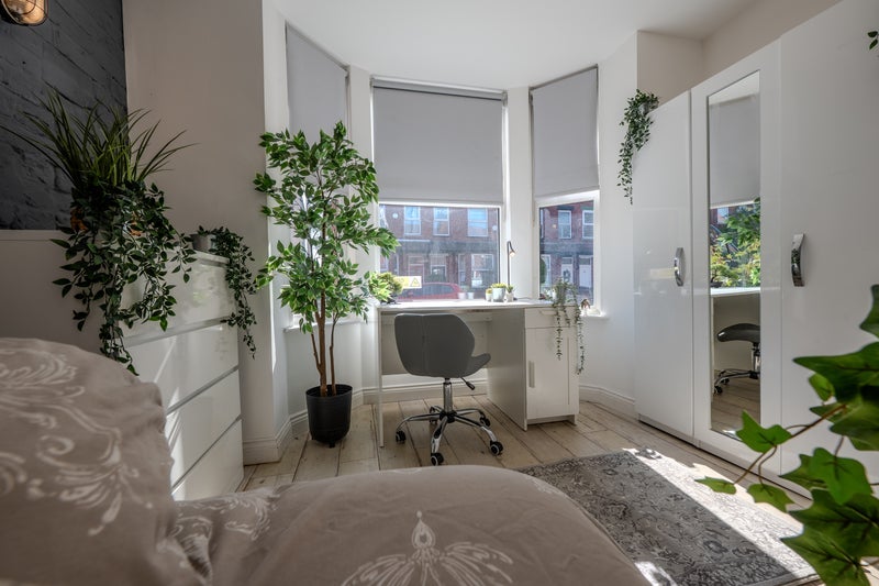 Room Ladybarn Road in Manchester