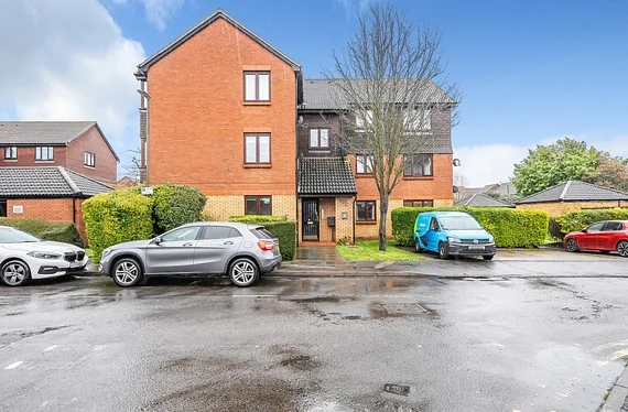 Flat Kipling Drive in Greater London