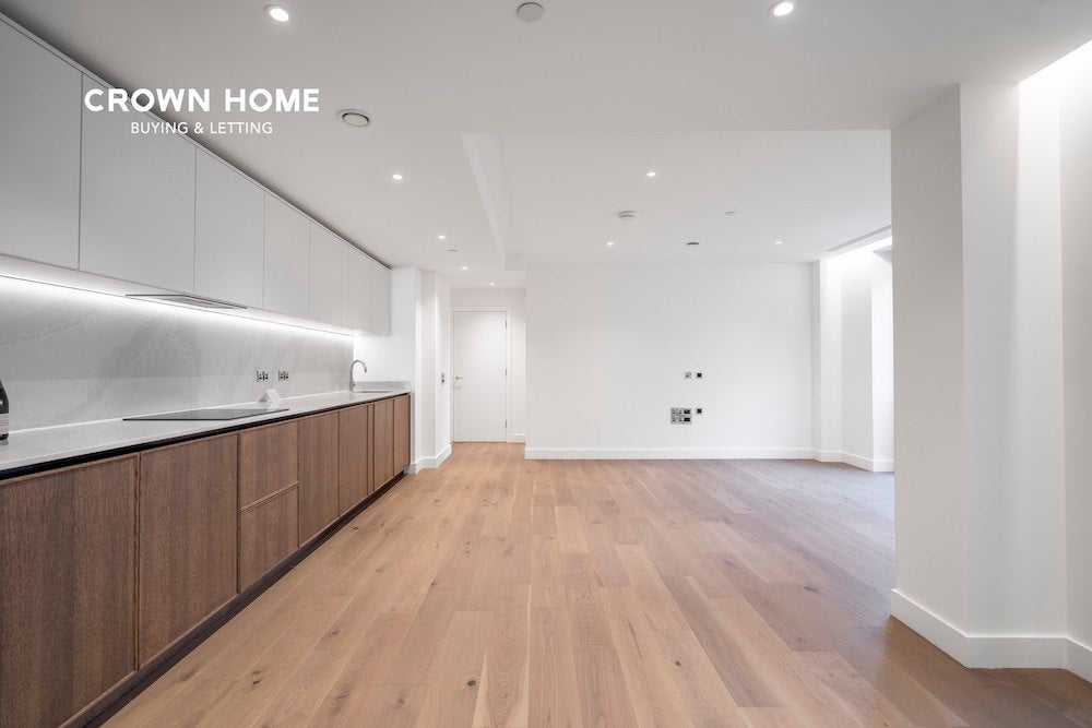 Flat Cowcross Street in Greater London