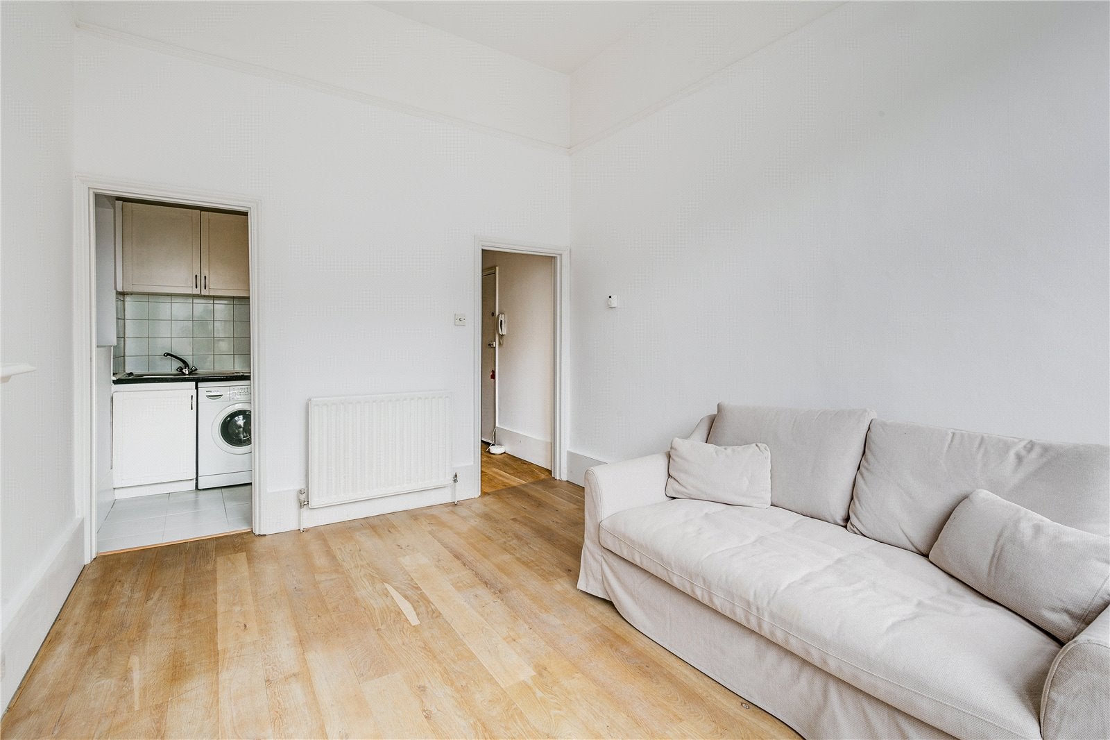 Flat Bassett Road in Greater London