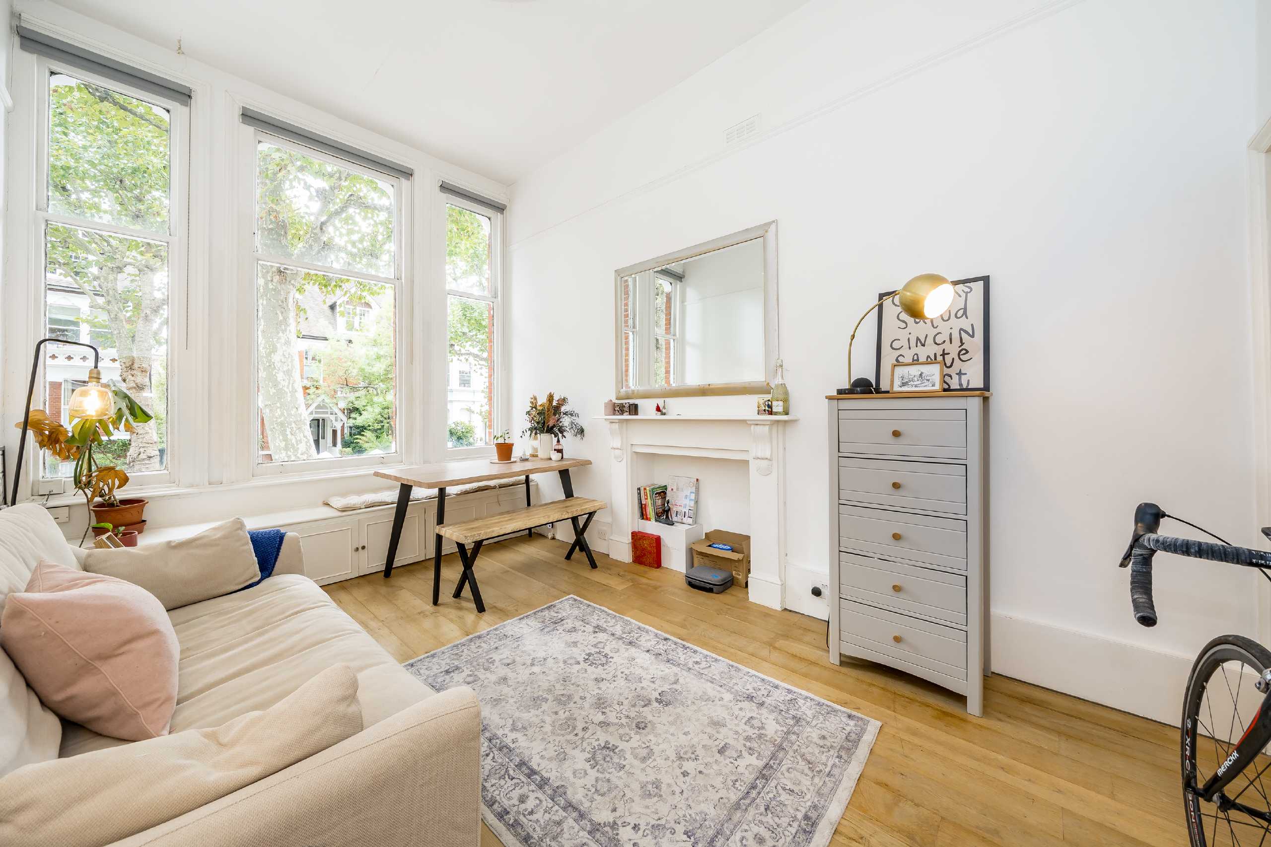 Flat Bassett Road in Greater London