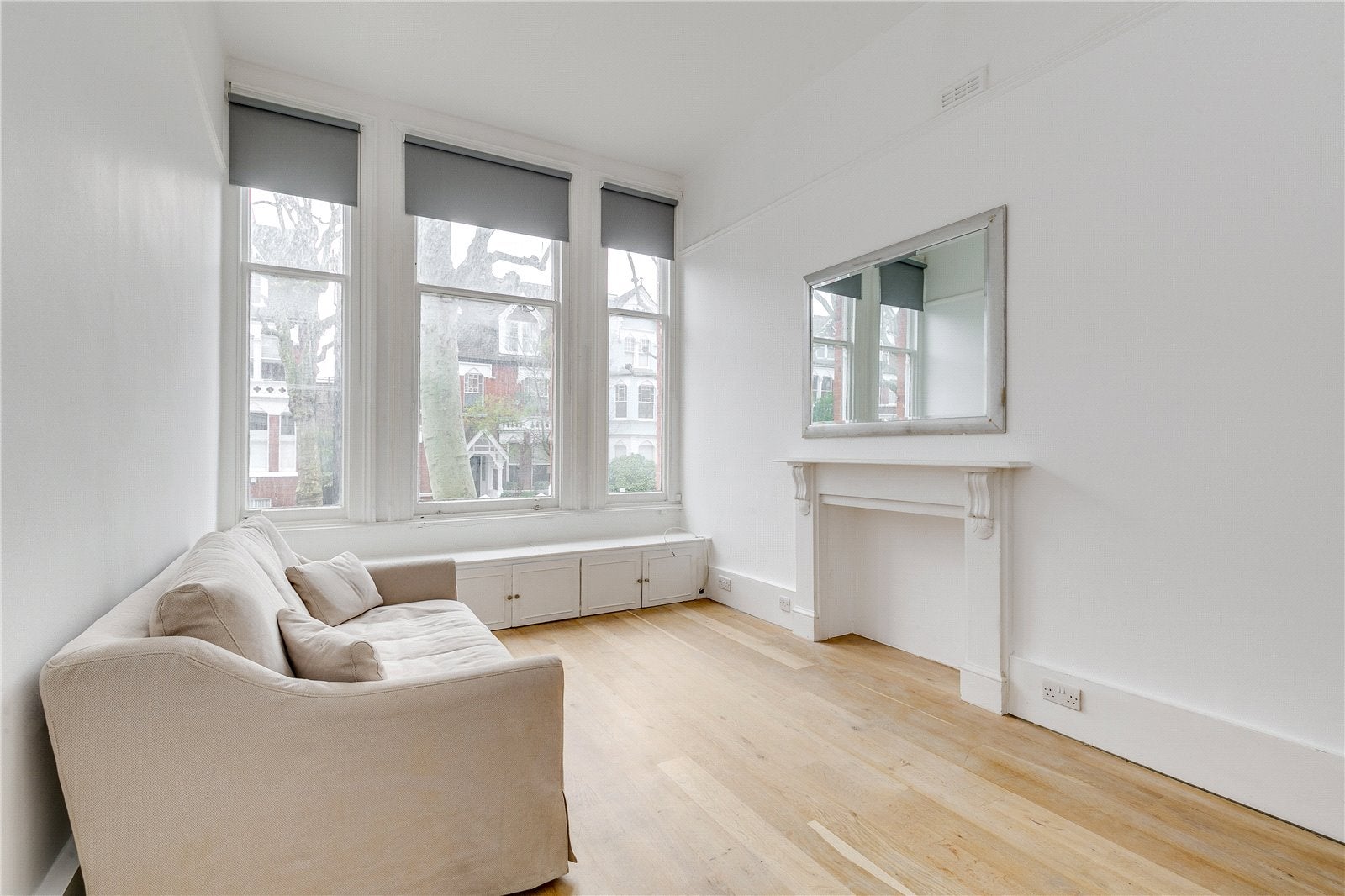 Flat Bassett Road in Greater London