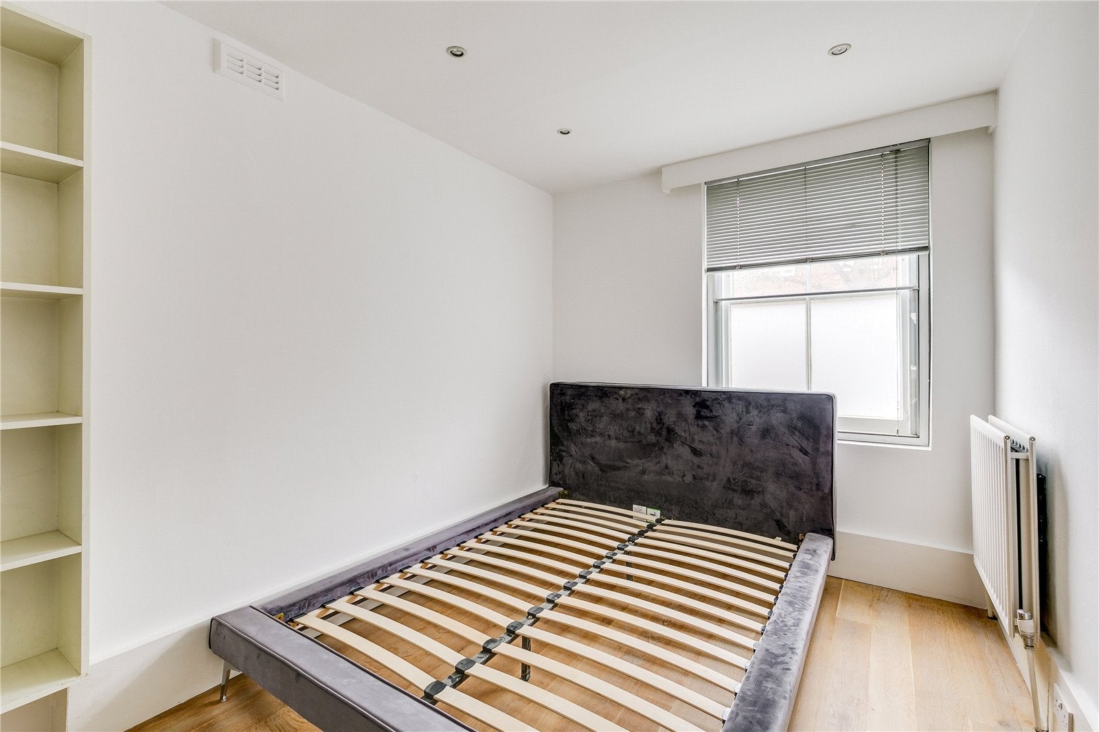 Flat Bassett Road in Greater London