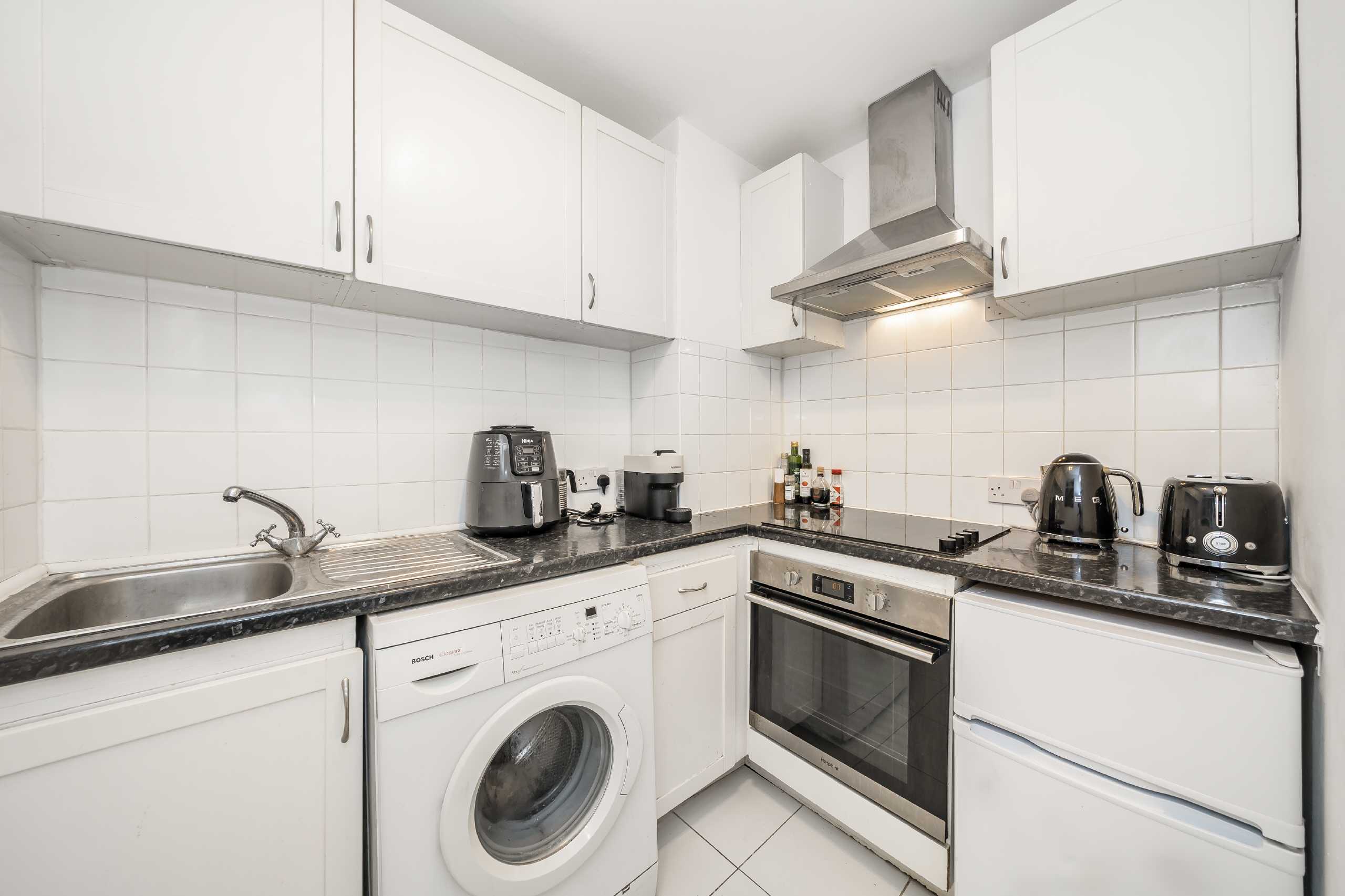 Flat Bassett Road in Greater London