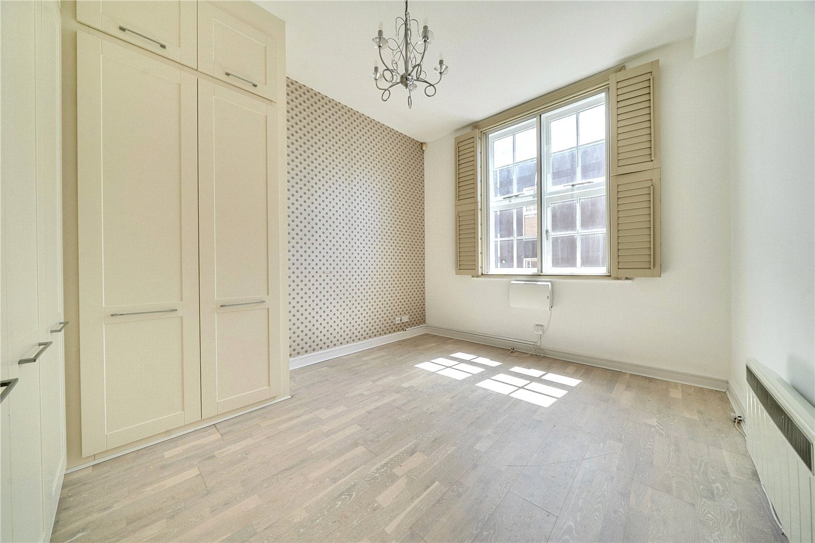 Flat Oxford Drive in Greater London