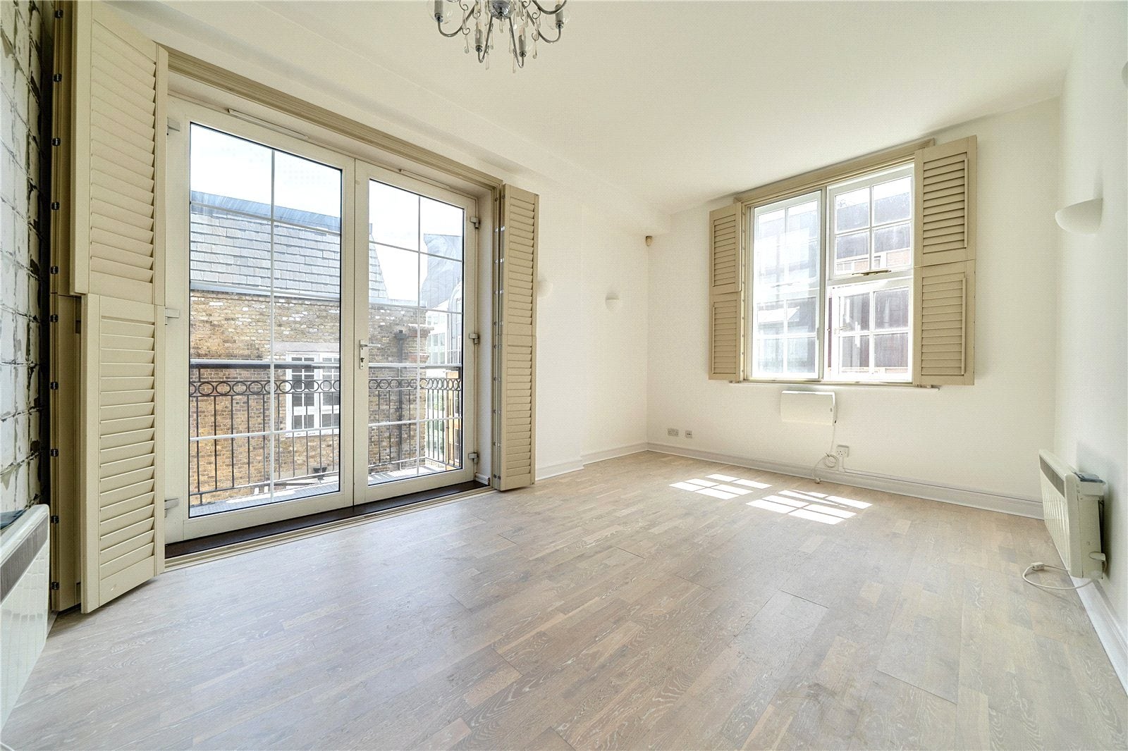 Flat Oxford Drive in Greater London