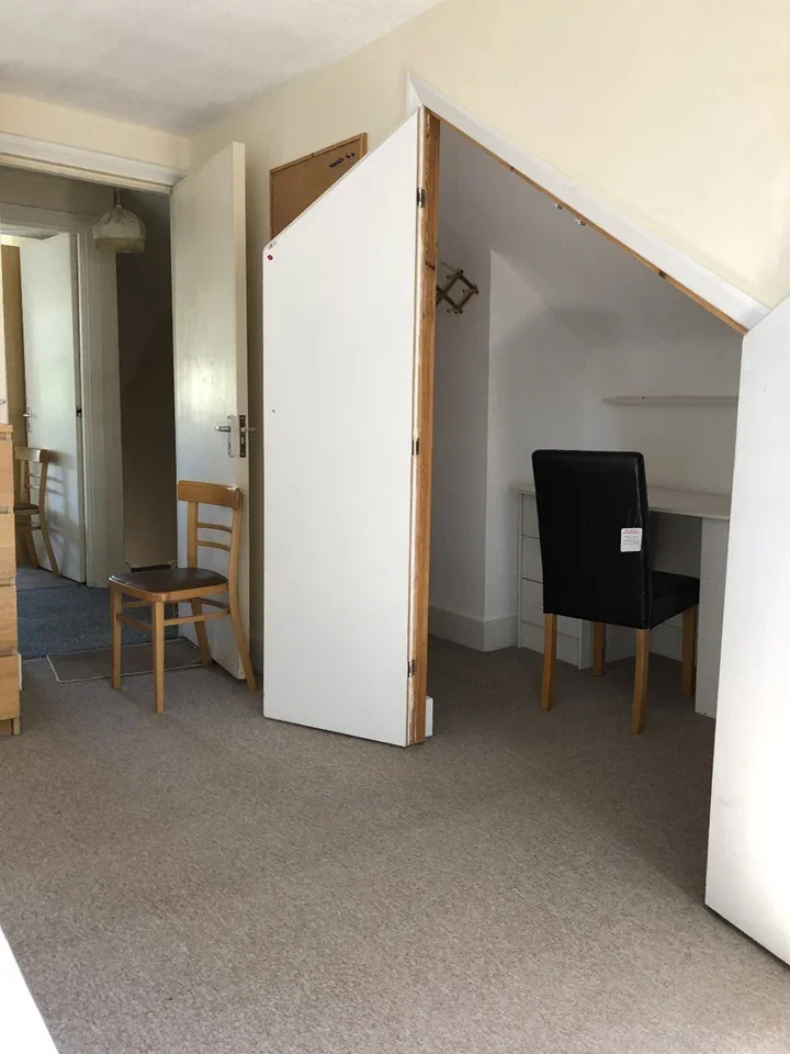 Room Lorne Terrace in Greater London