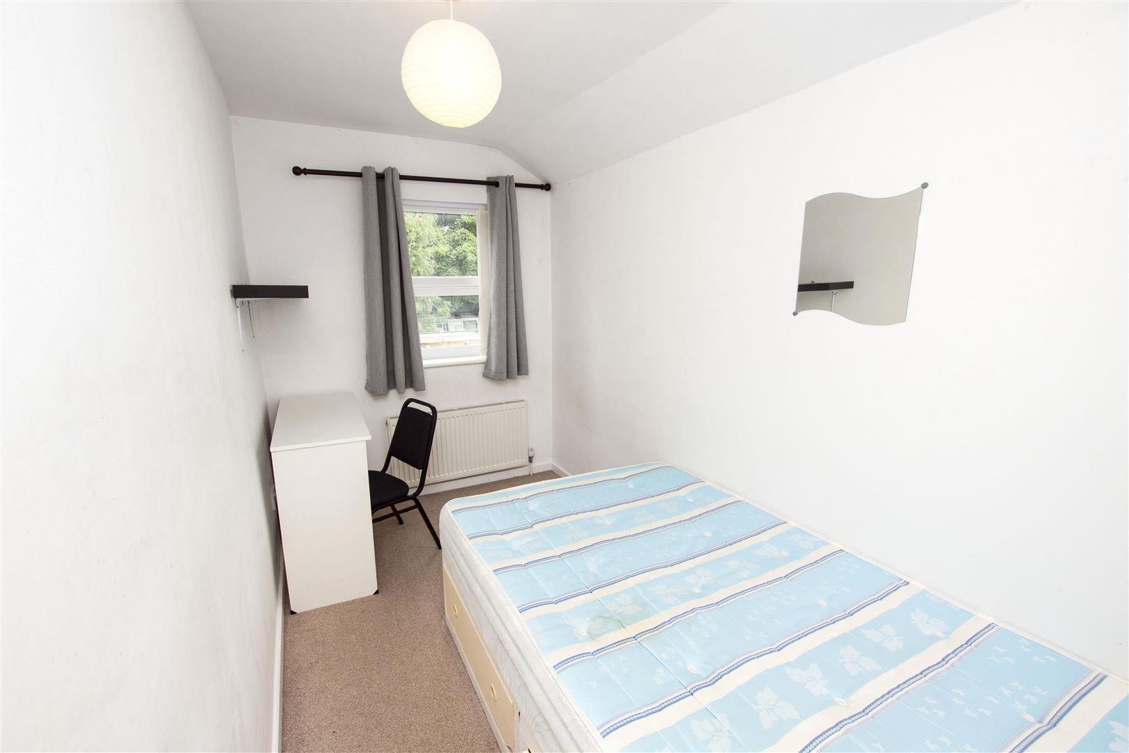 Room Heeley Road in Birmingham
