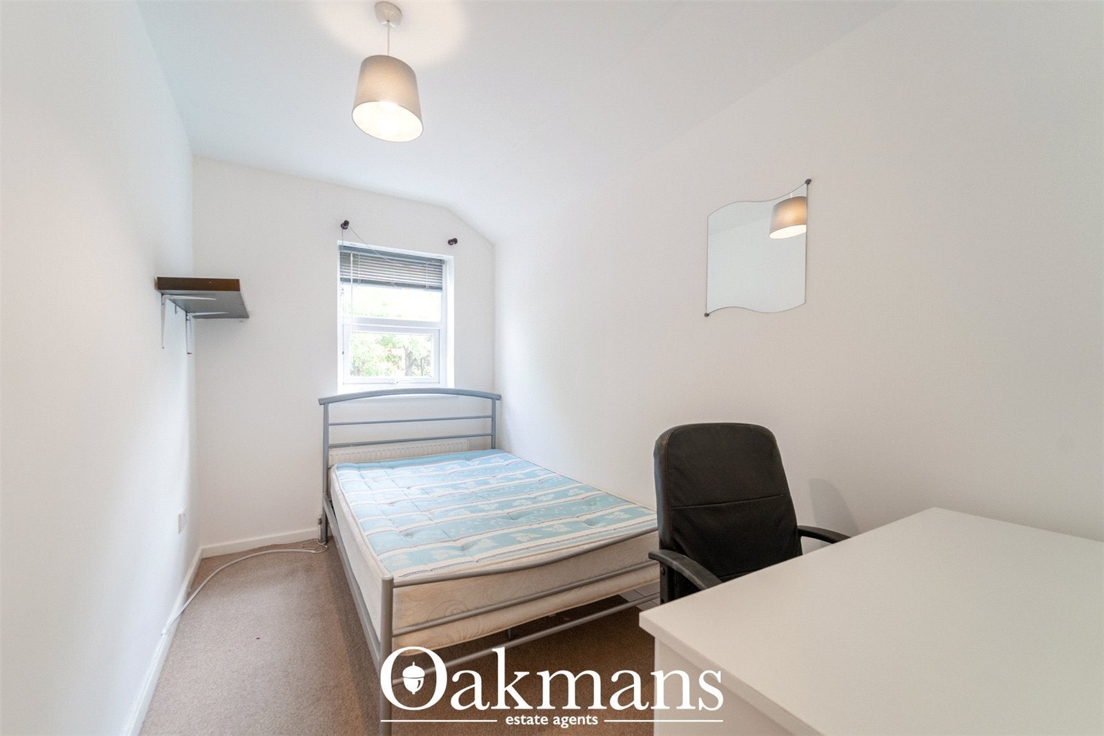 Room Heeley Road in Birmingham