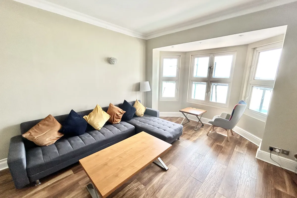 Flat South Parade in Portsmouth