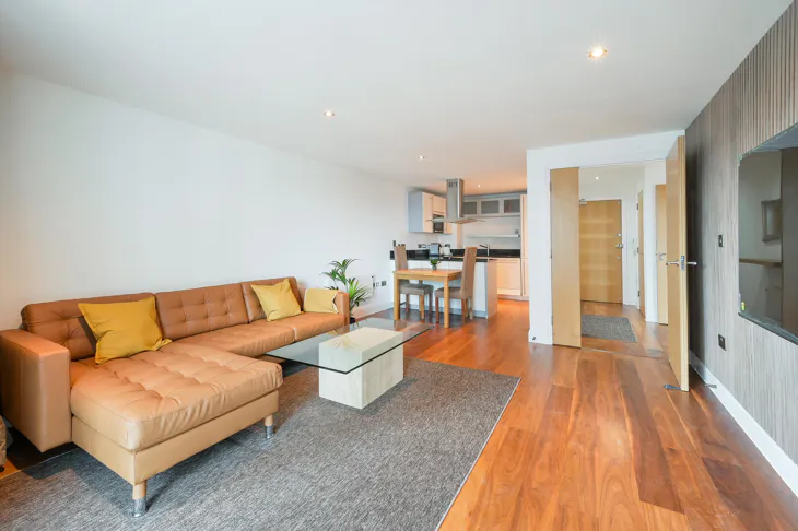 Flat Primrose Hill Road in Greater London