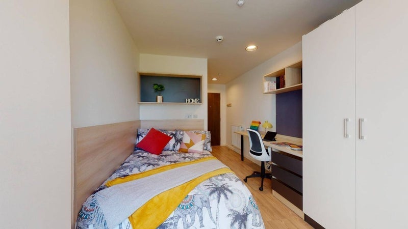 Room Lett Road in Greater London