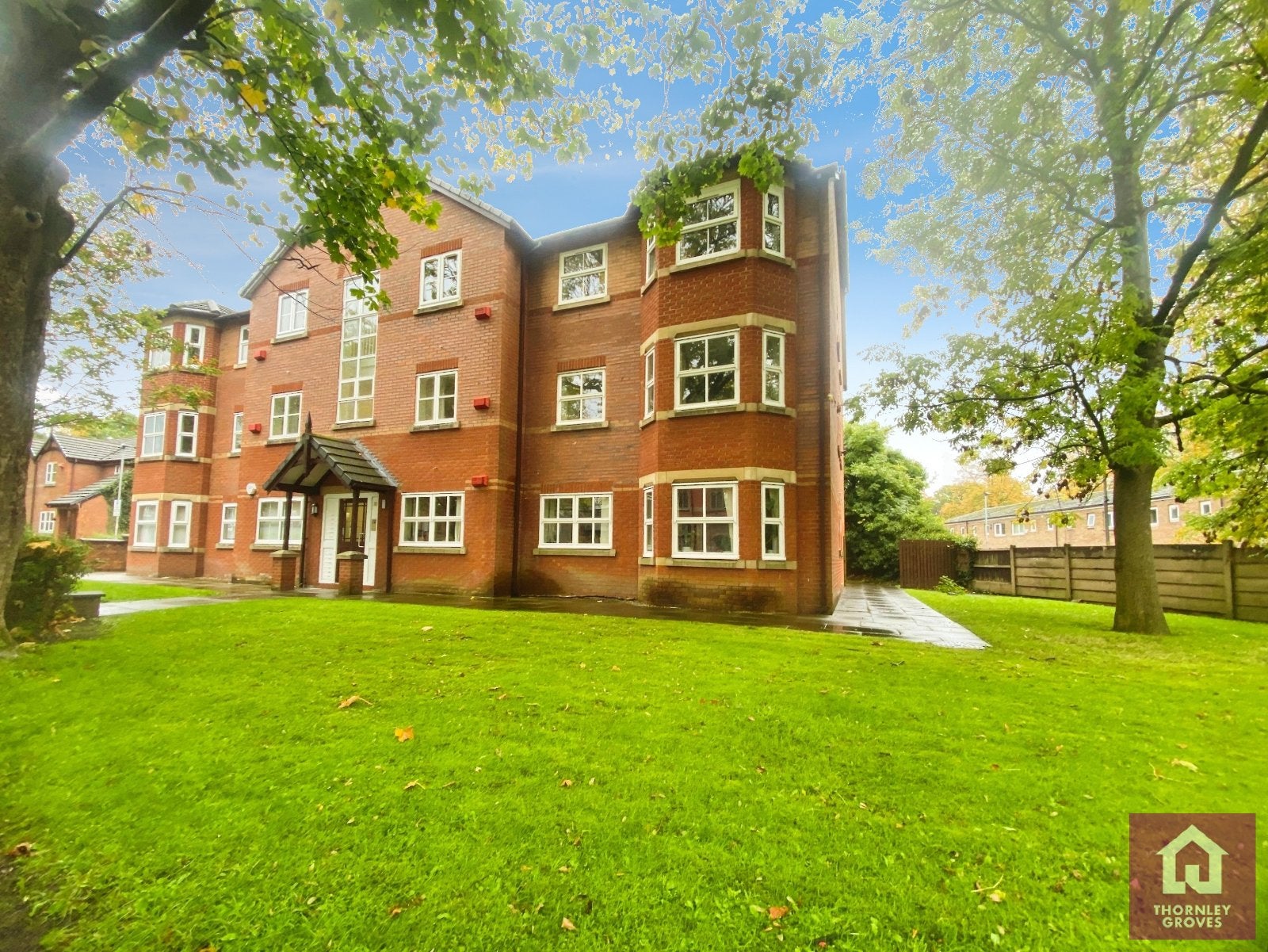 Flat Brigadier Close in Manchester