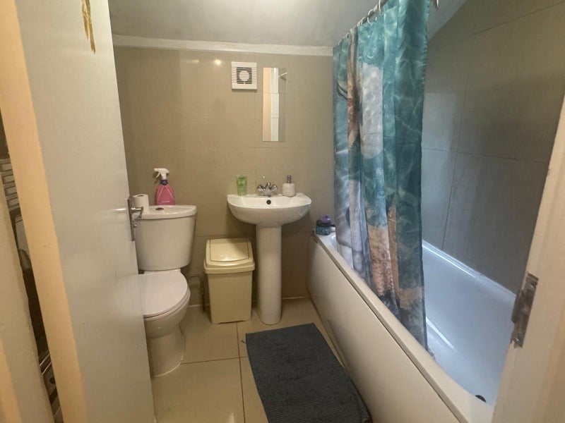 Room Kemerton Road in Greater London