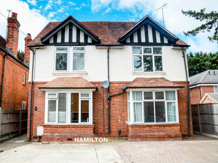 Room Northumberland Avenue in Reading