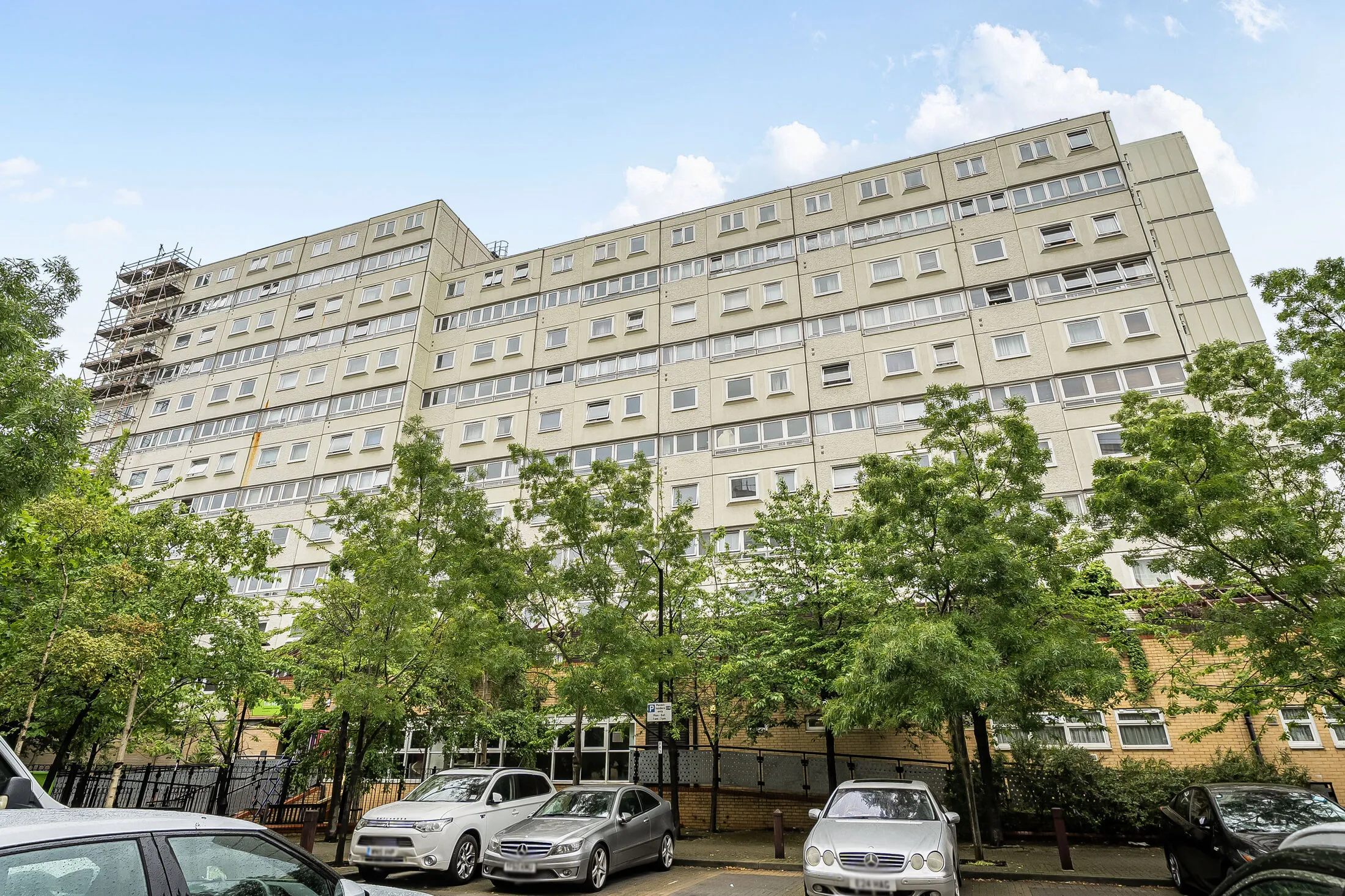 Flat Strasburg Road in Greater London