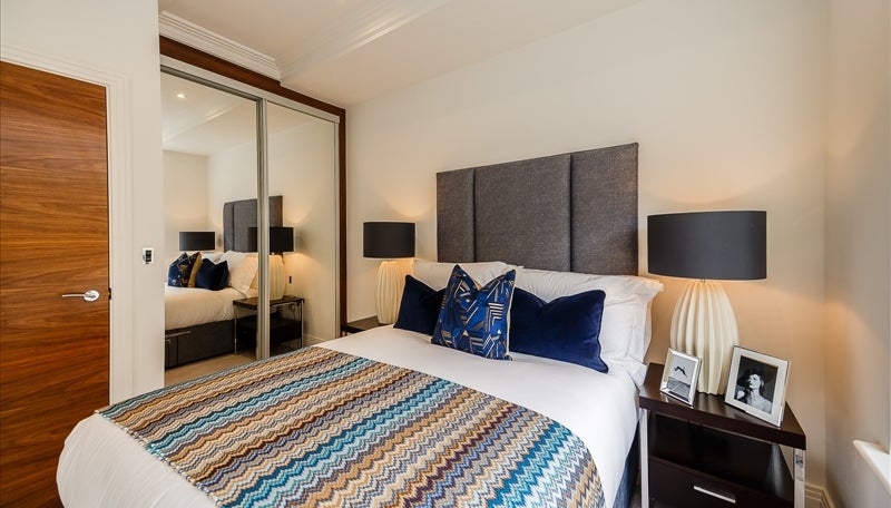 Flat King Charles I Island in City of Westminster