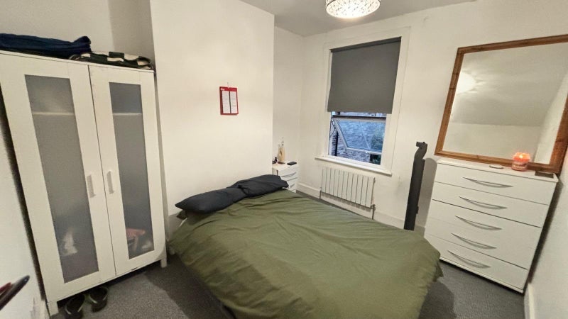 Room Cunningham Road in Greater London
