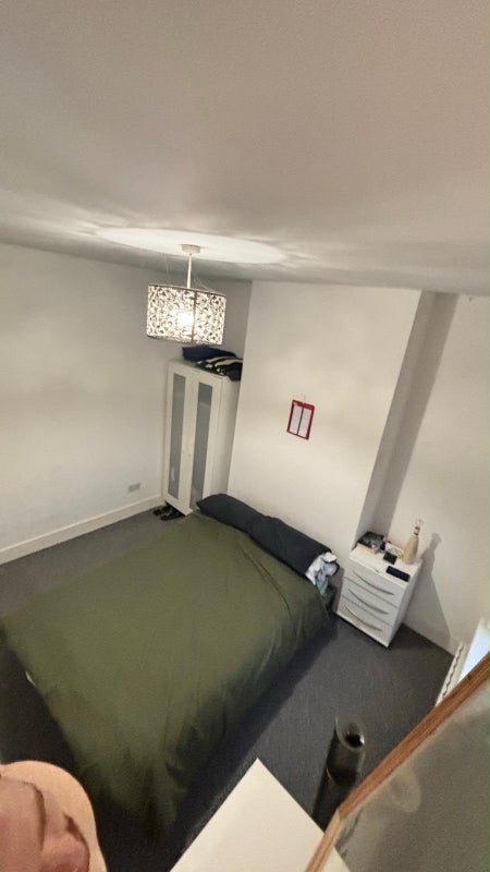 Room Cunningham Road in Greater London