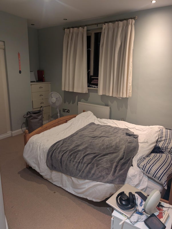 Room Fielden Road in Manchester