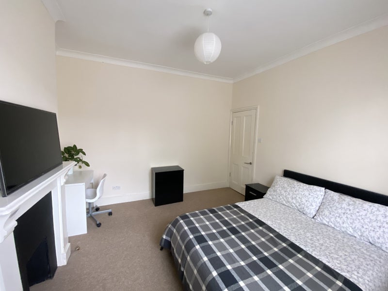 Room Lyham Road in Greater London