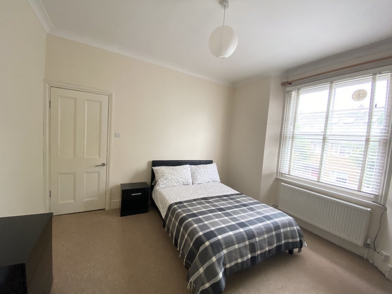 Room Lyham Road in Greater London