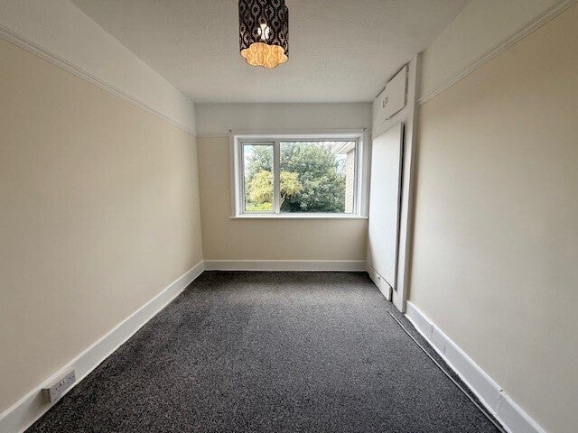 Flat Edgehill Road in Bournemouth