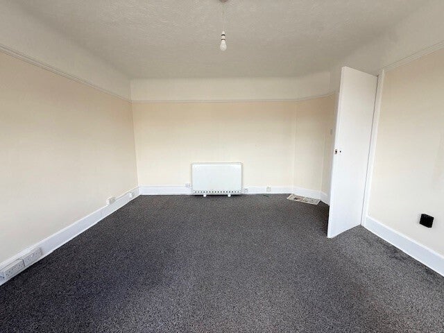 Flat Edgehill Road in Bournemouth