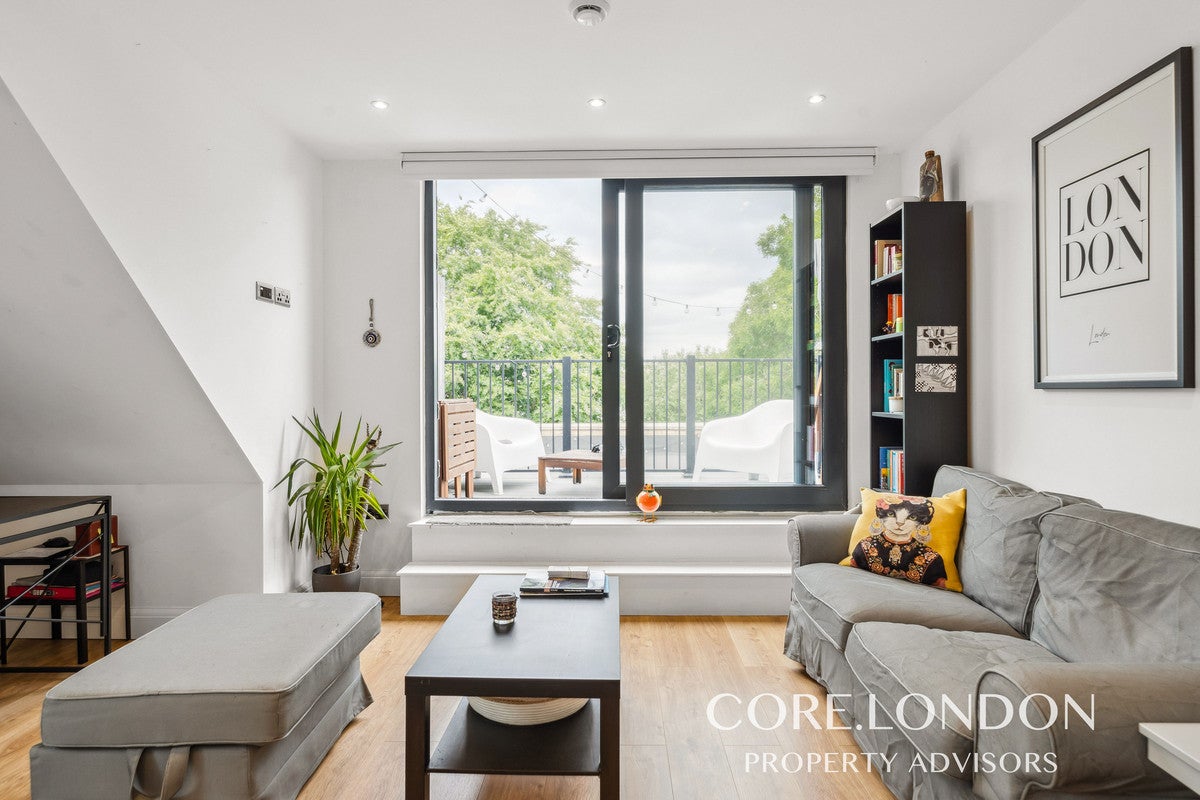 Flat Gunnersbury Avenue in Greater London