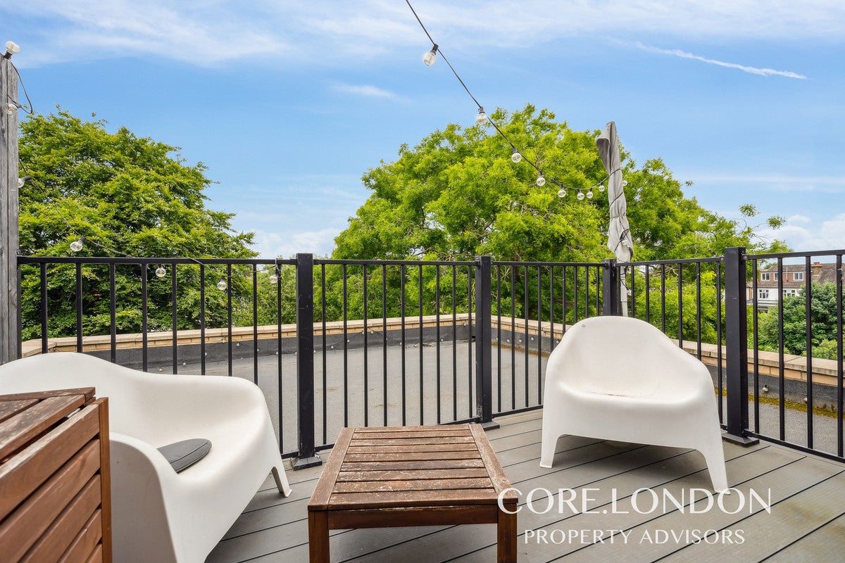 Flat Gunnersbury Avenue in Greater London