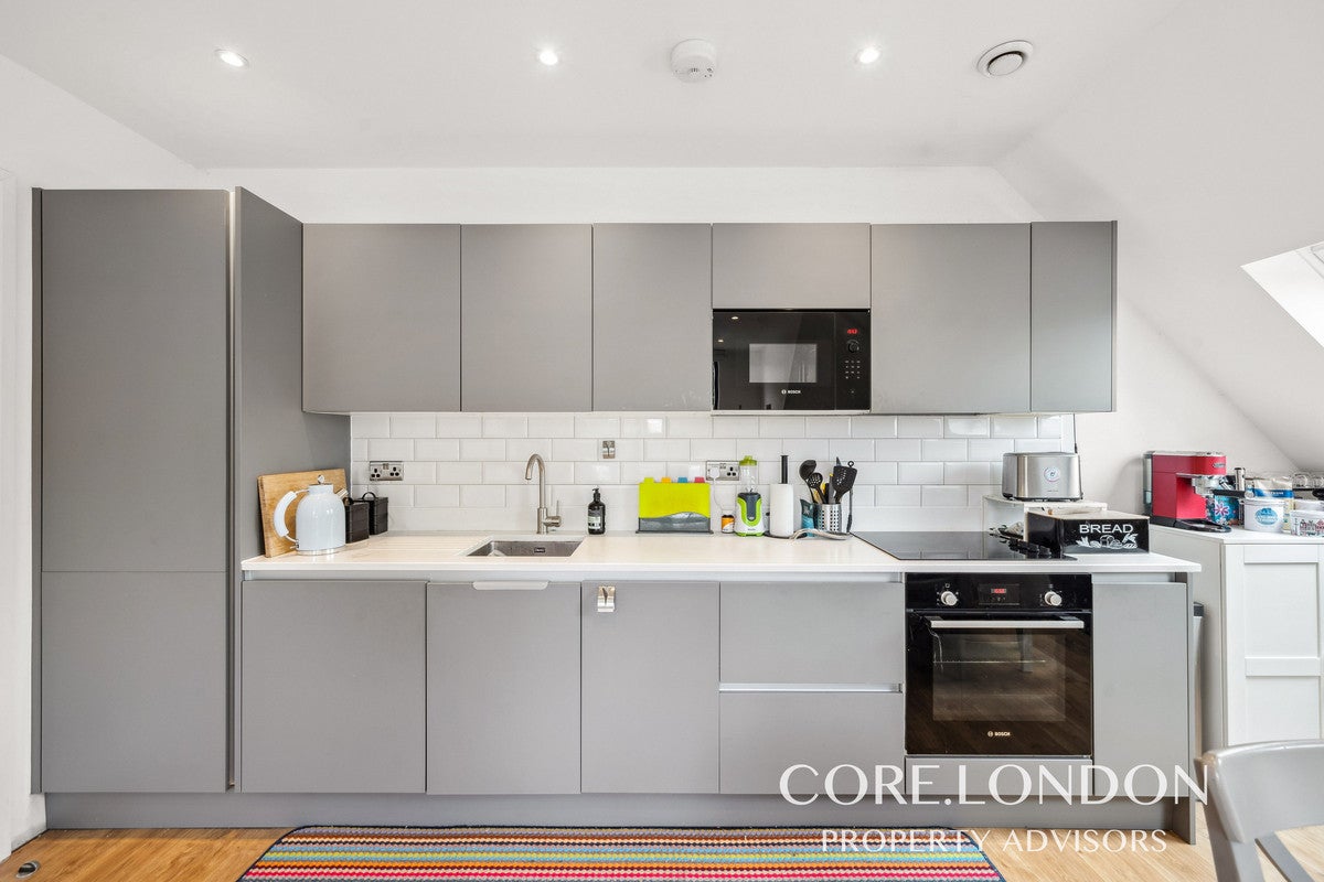 Flat Gunnersbury Avenue in Greater London