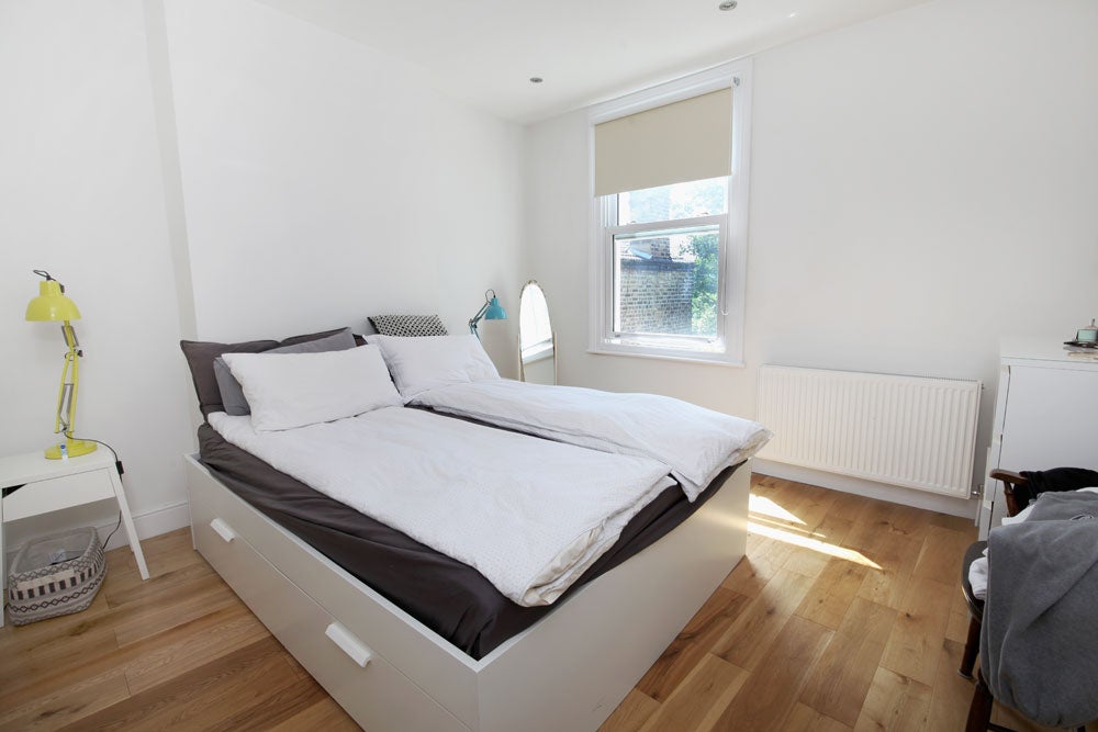 Flat Wallwood Road in Greater London