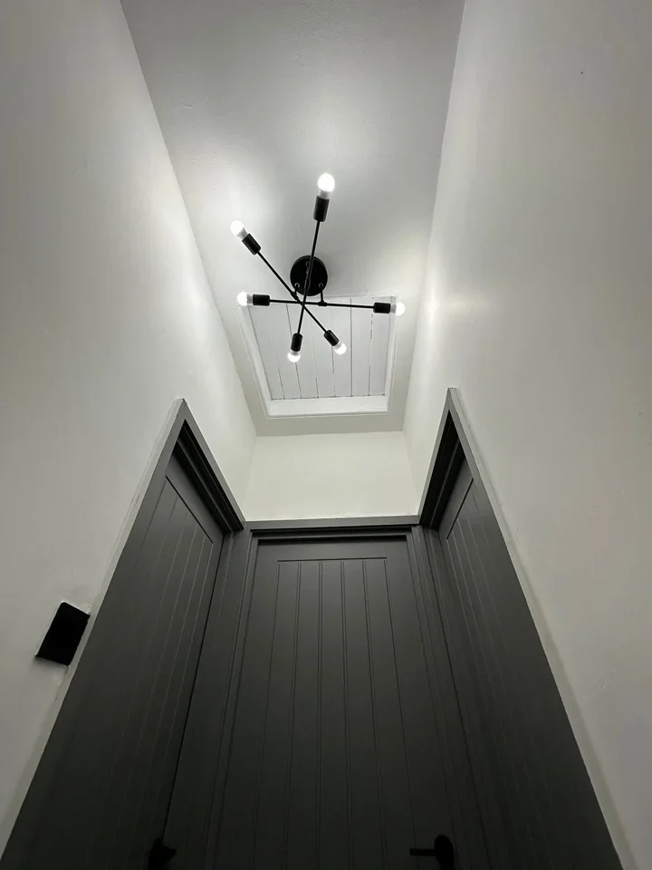 Room Rowdowns Road in Greater London
