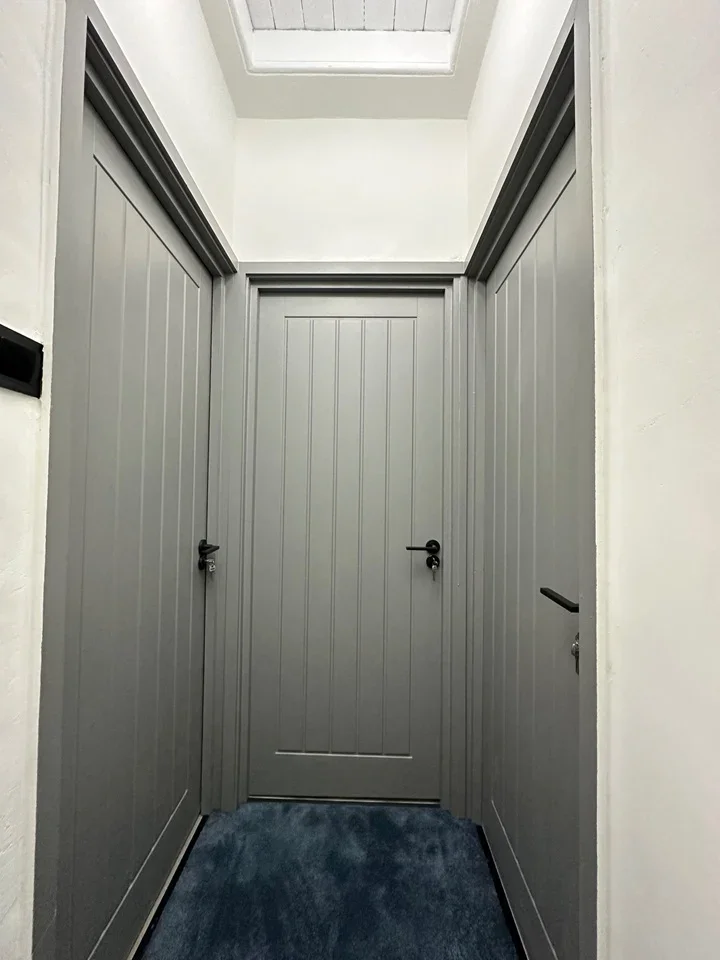 Room Rowdowns Road in Greater London
