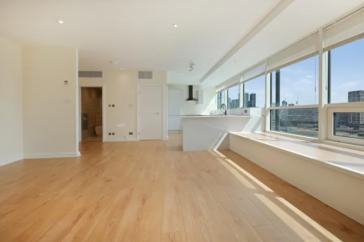 Flat Grosvenor Road in City of Westminster
