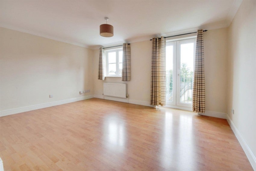 Flat Eastbury Road in Watford