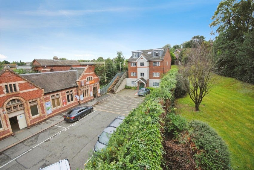Flat Eastbury Road in Watford