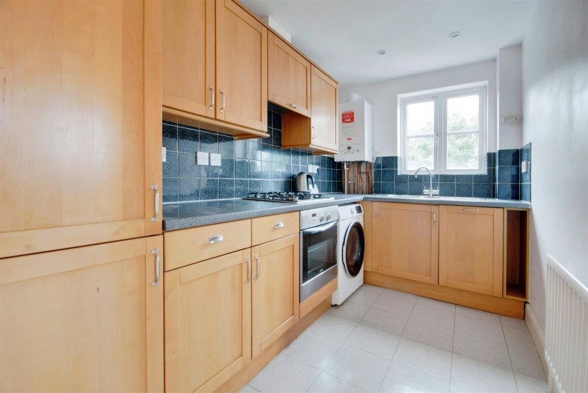 Flat Eastbury Road in Watford