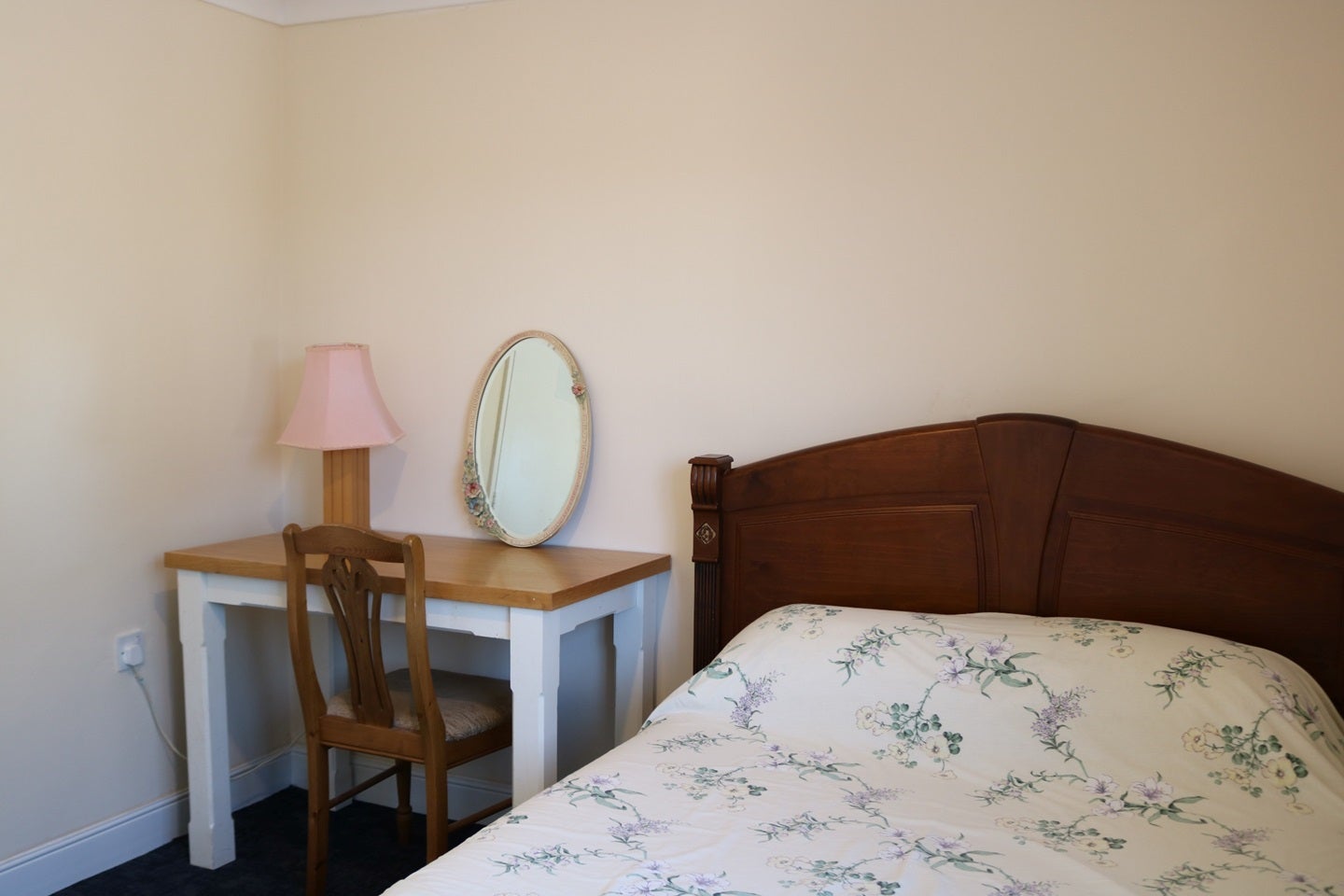 Room Lennard Road in Folkestone and Hythe District