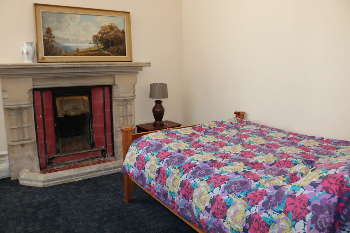 Room Lennard Road in Folkestone and Hythe District