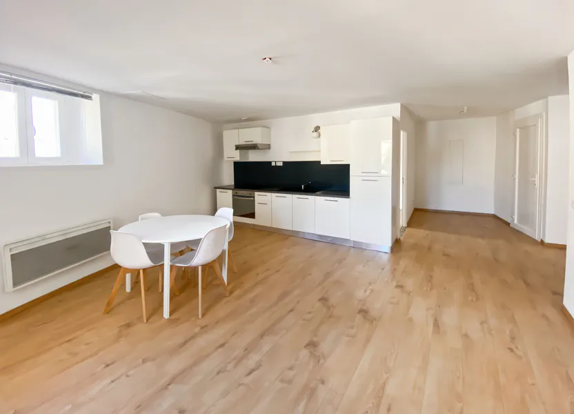 Appartement Rue Saunerie à Saint-Michel-l'Observatoire