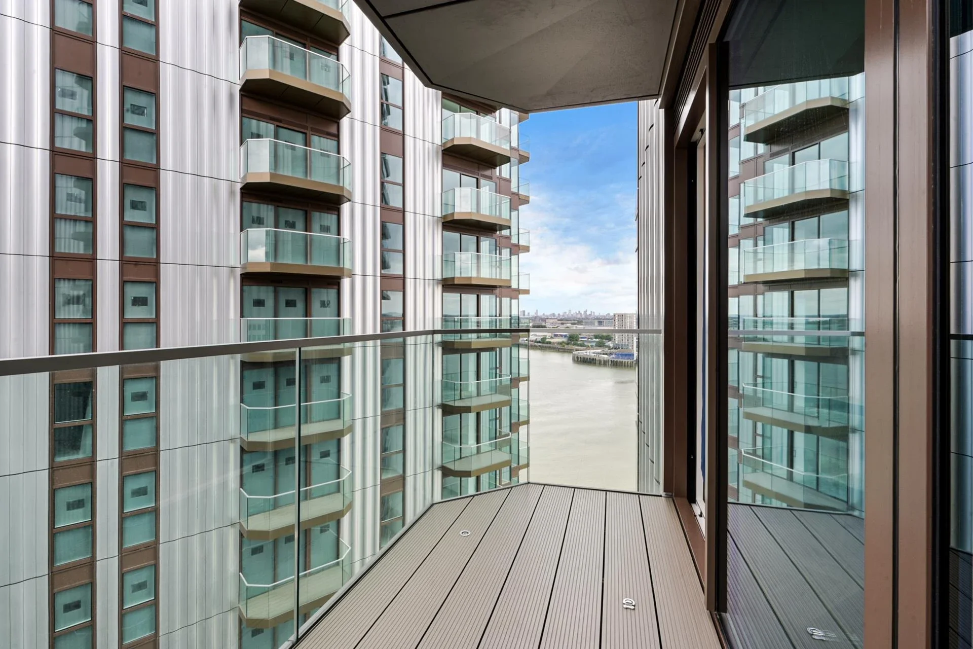 Flat Bell Water Gate in Greater London