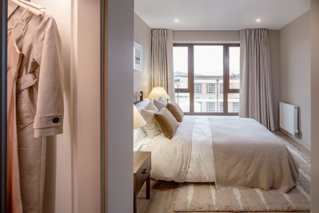 Flat Berkeley Avenue in Greater London