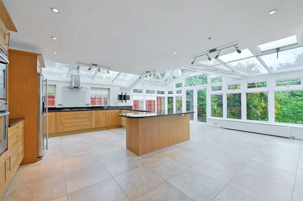 House Cleveland Close in Maidenhead