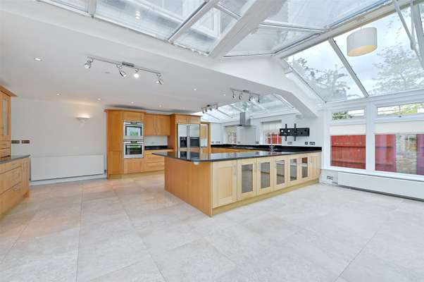 House Cleveland Close in Maidenhead