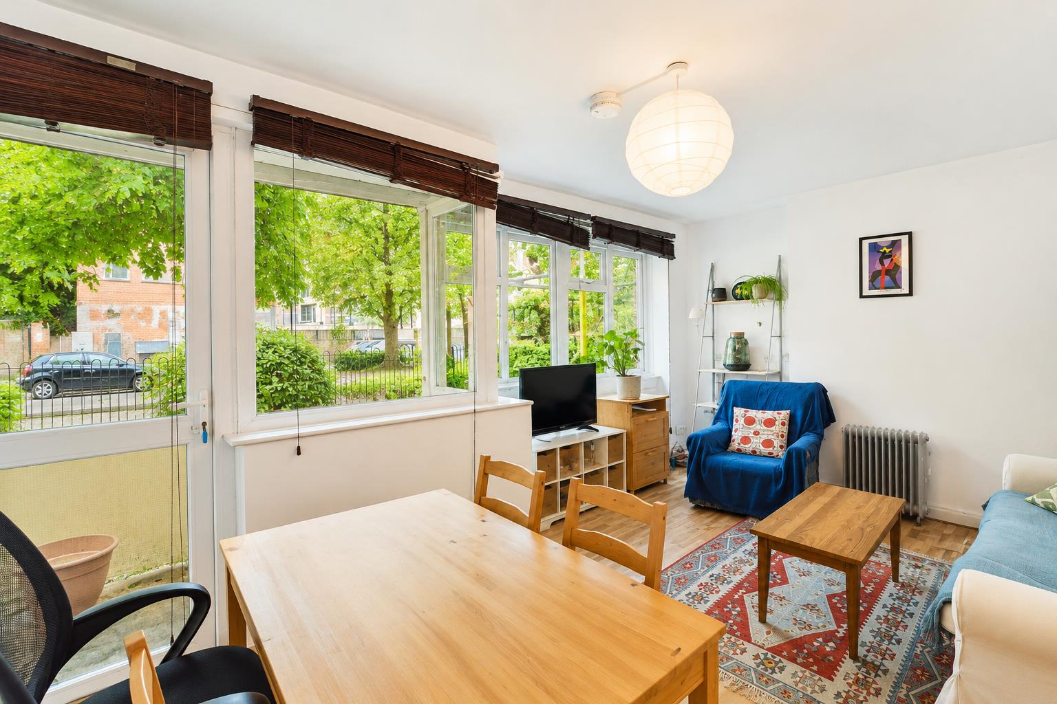 Flat Milton Gardens in Staines-Upon-Thames