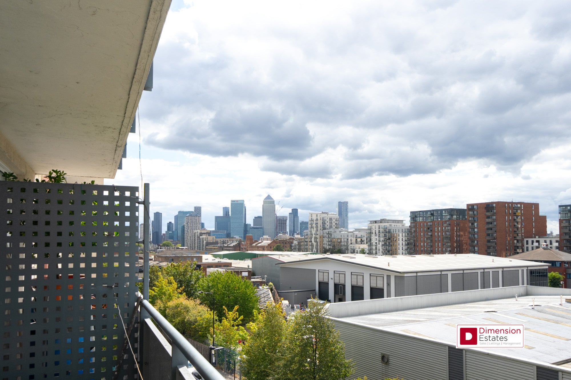 Flat Brickfield Road in Greater London